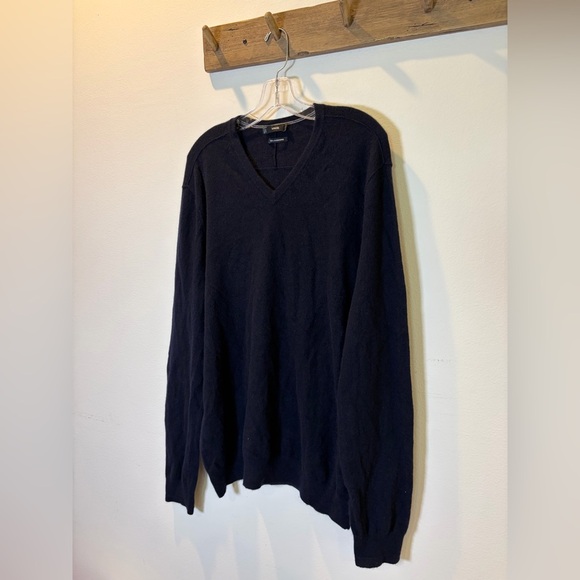 VINCE V NECK 100% Cashmere Men’s Sweater SIZE XL in NAVY $320 - Picture 7 of 7